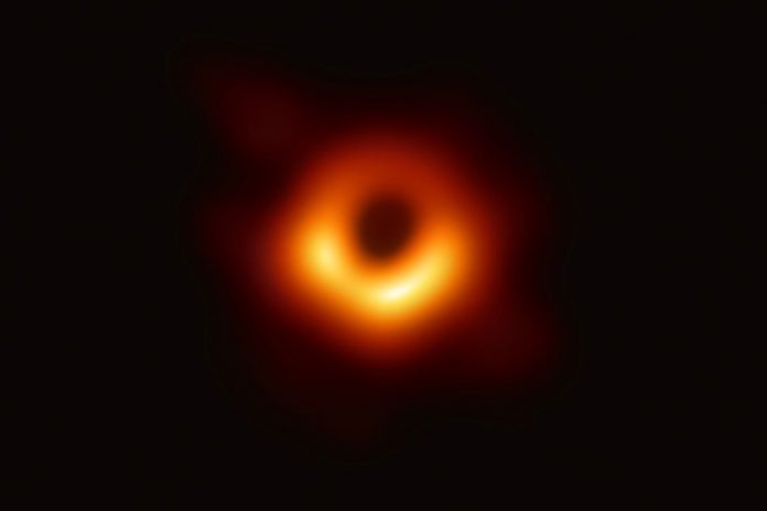 Primeira foto do buraco negro